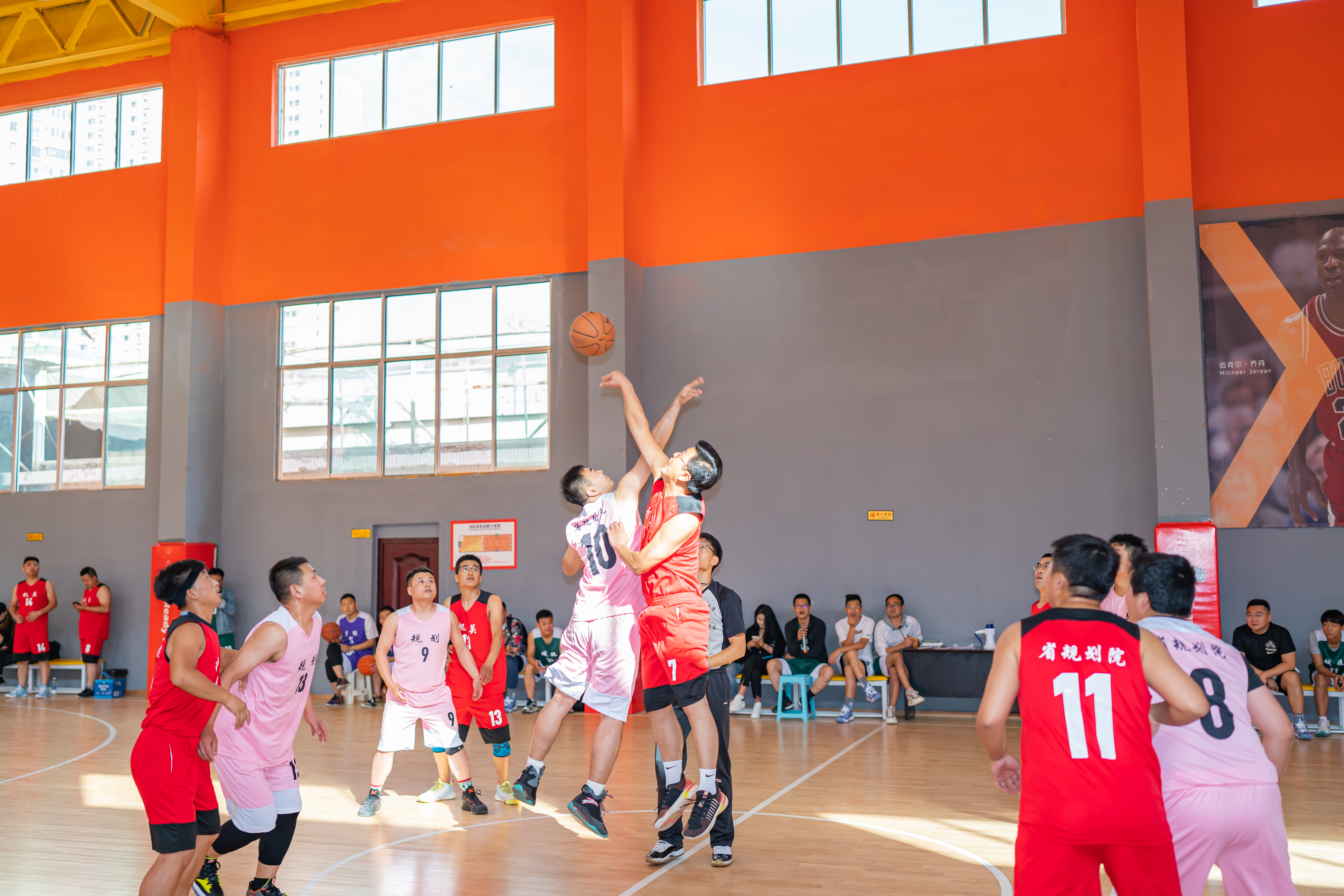 規(guī)劃設(shè)計(jì)院“迎中秋、慶國慶”第一屆籃球比賽拉開帷幕